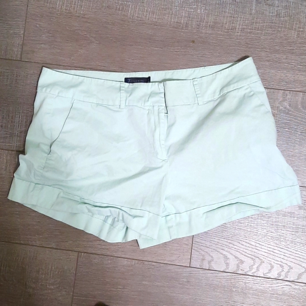 7th AVENUE NY & CO. Dusty Light Green Shorts Size 16